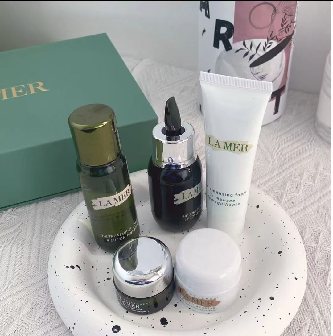 La Mer repair and rejuvenation Sample Five-piece Set